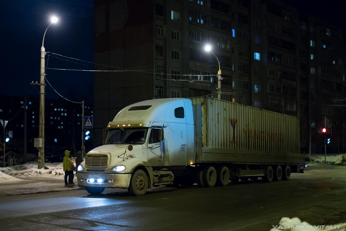 Пермский край, № Н 385 ХХ 59 — Freightliner Columbia