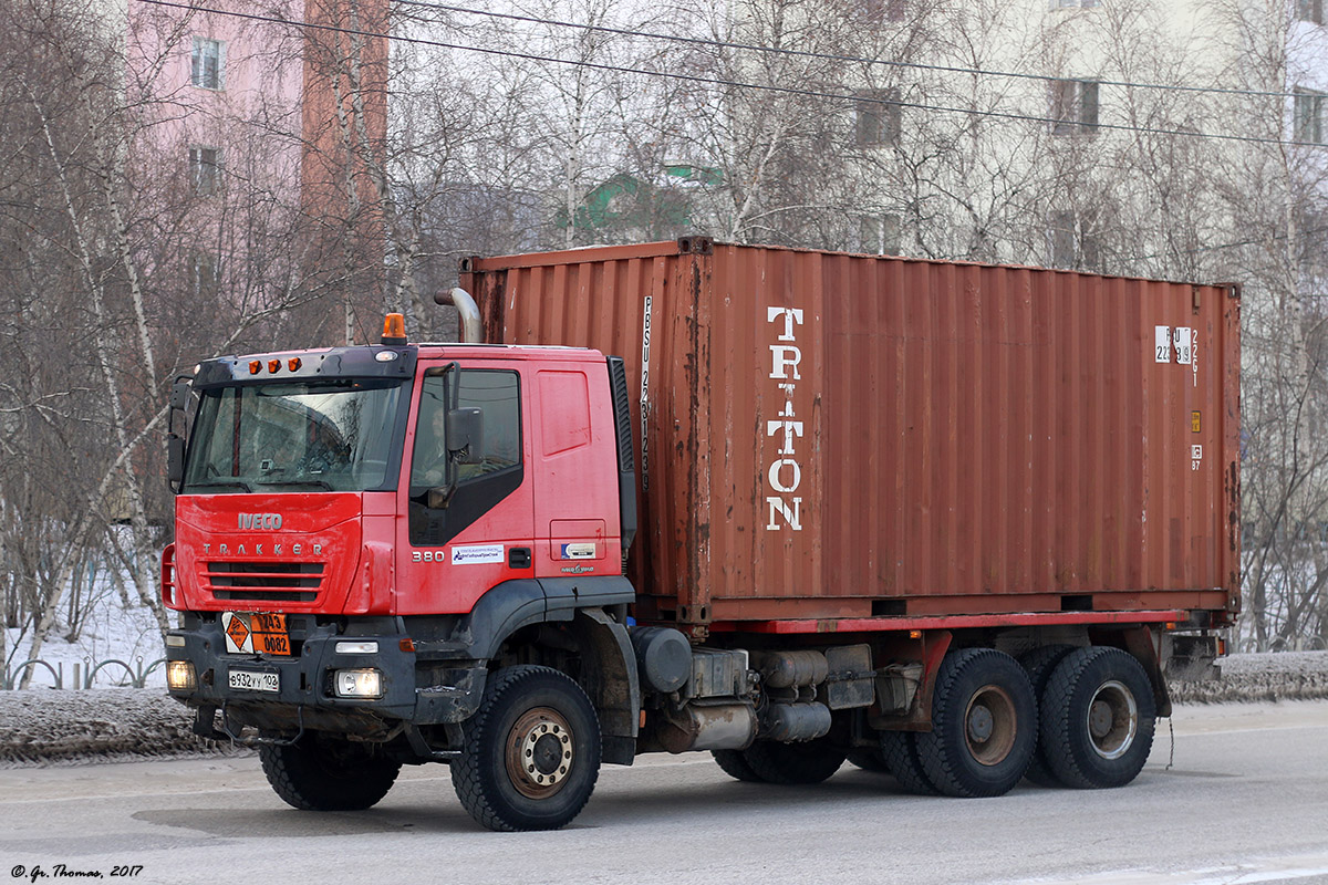 Саха (Якутия), № В 932 УУ 102 — IVECO Trakker ('2004)