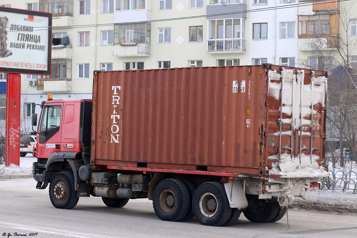 Саха (Якутия), № В 932 УУ 102 — IVECO Trakker ('2004)