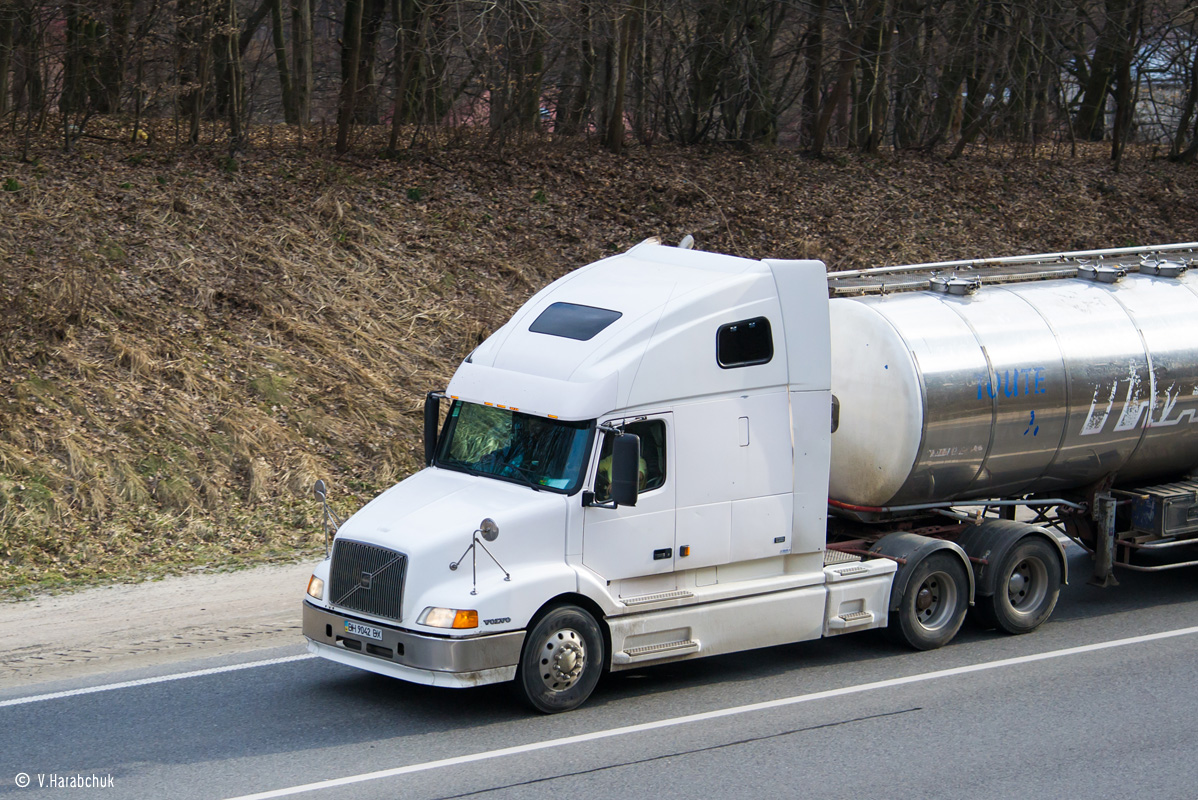 Одесская область, № ВН 9042 ВХ — Volvo VNL660