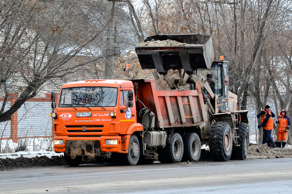 Волгоградская область, № В 979 ЕЕ 134 — КамАЗ-65115-L4