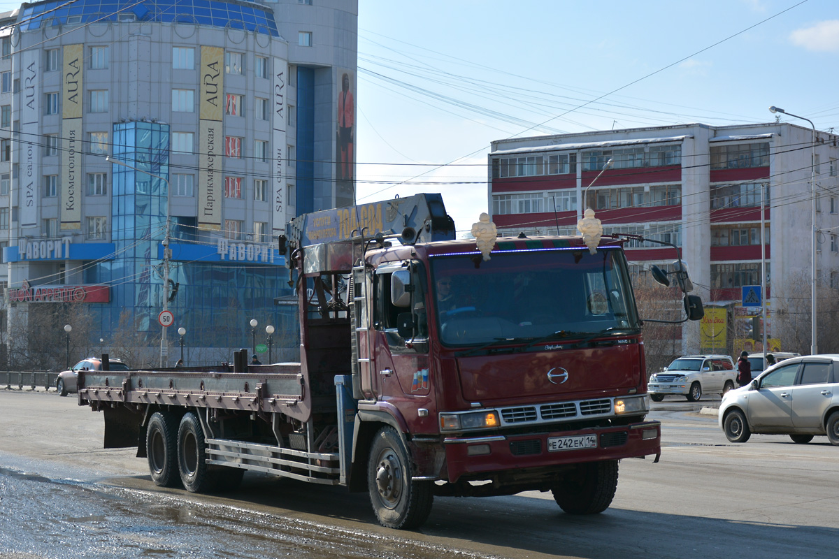 Саха (Якутия), № Е 242 ЕК 14 — Hino Profia