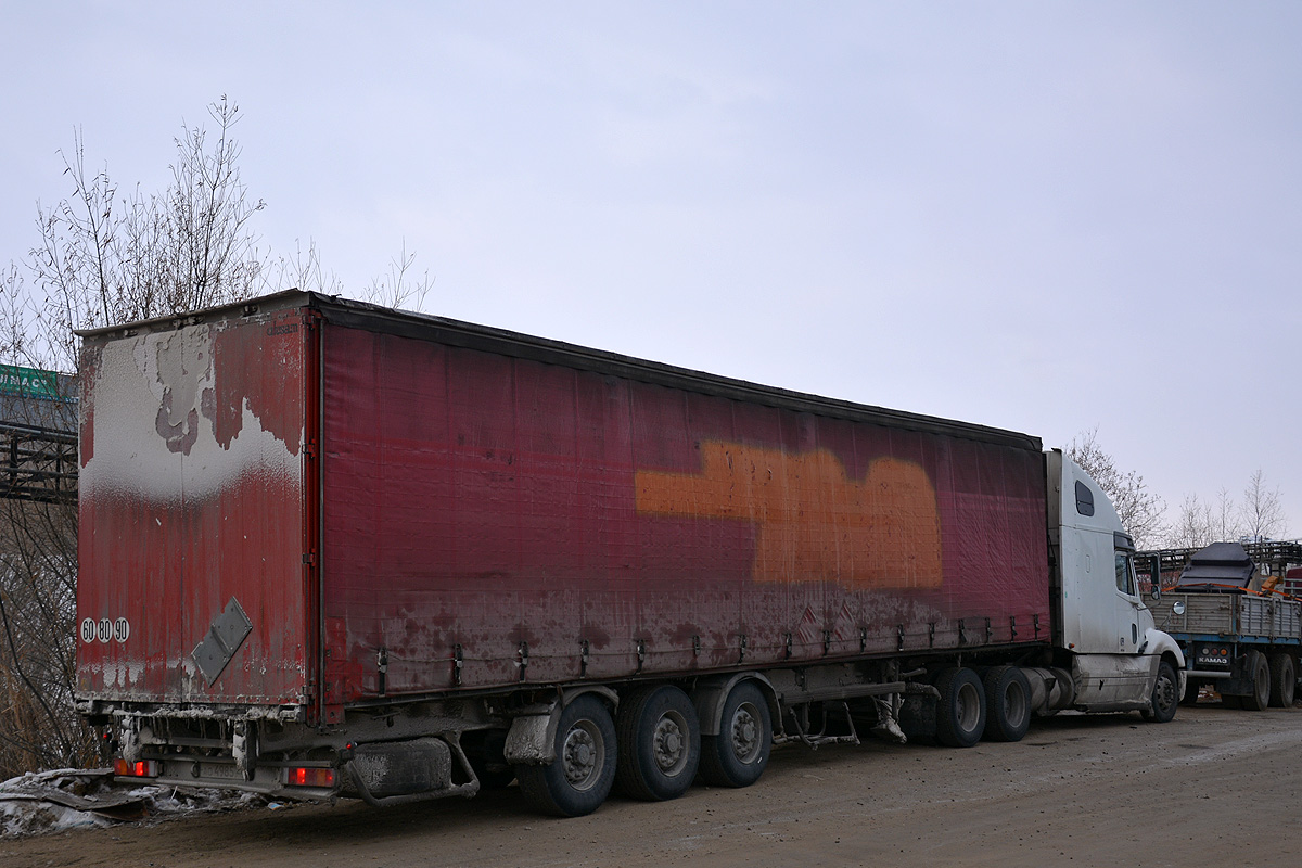 Кемеровская область, № Р 005 ВТ 142 — Freightliner Columbia; Кемеровская область, № АО 4985 22 — Samro (общая модель) [VK1]
