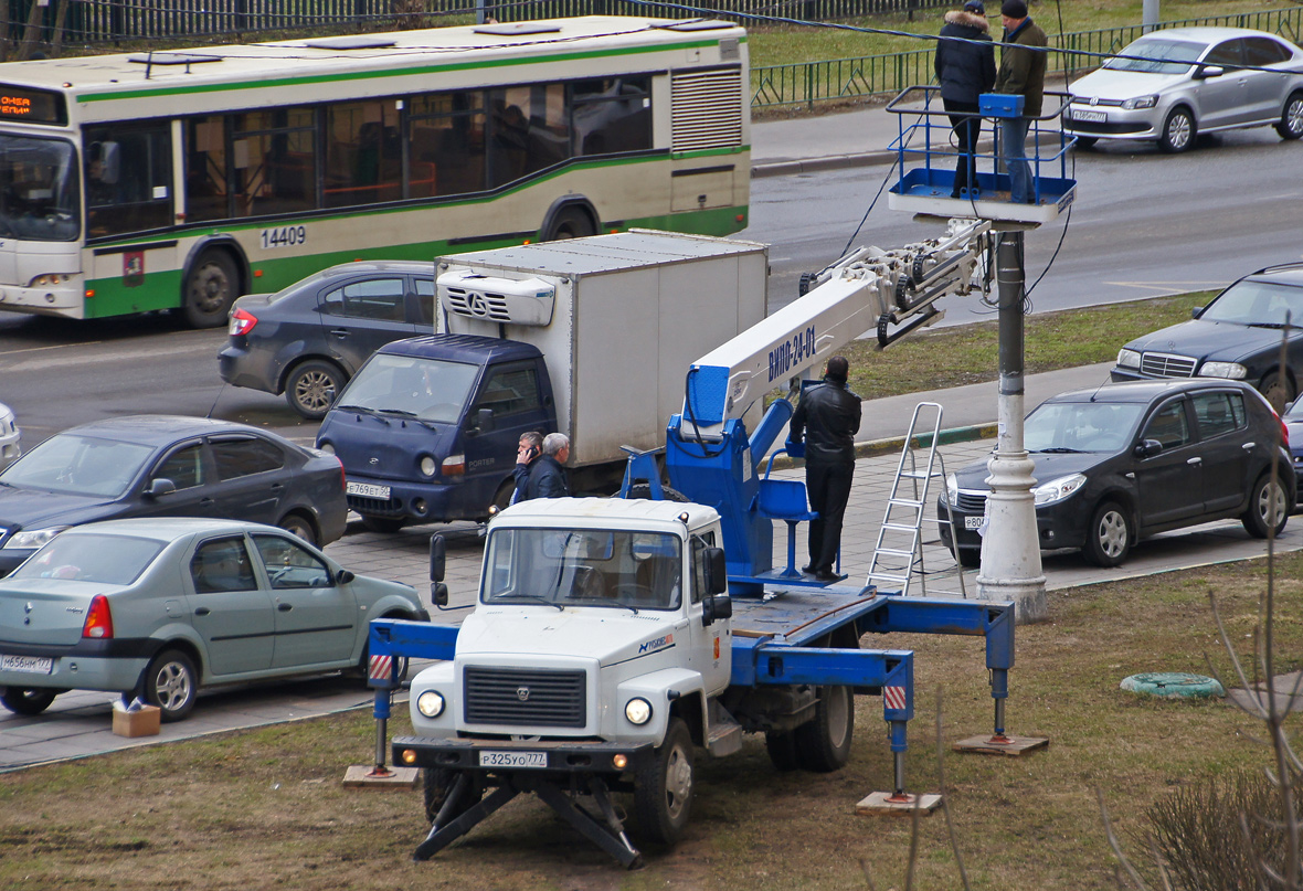 Москва, № Р 325 УО 777 — ГАЗ-3309