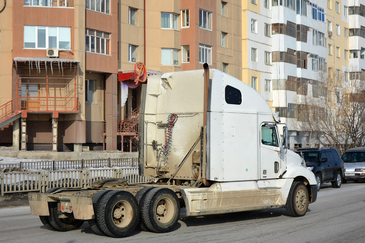 Саратовская область, № Т 900 АХ 64 — Freightliner Columbia