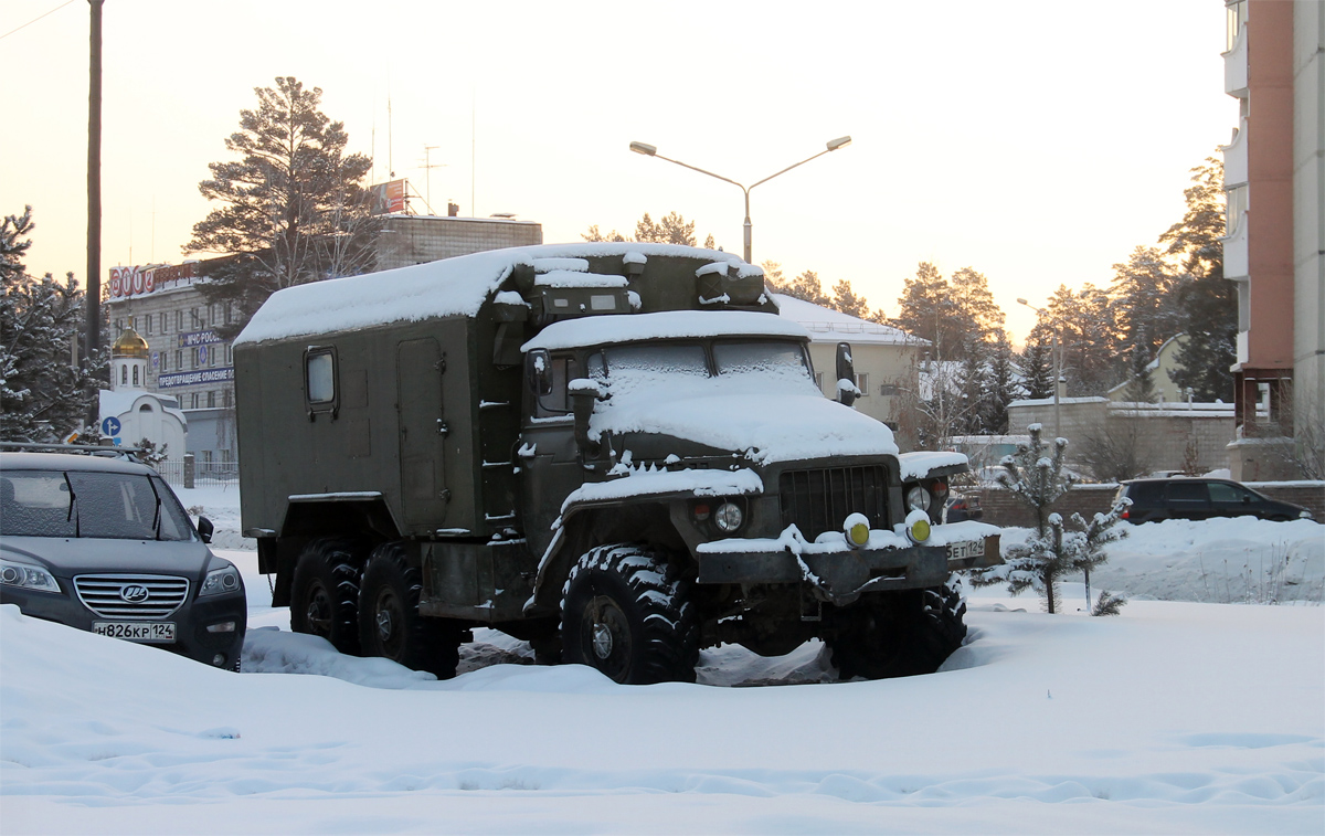 Красноярский край, № А 825 ЕТ 124 — Урал-43203