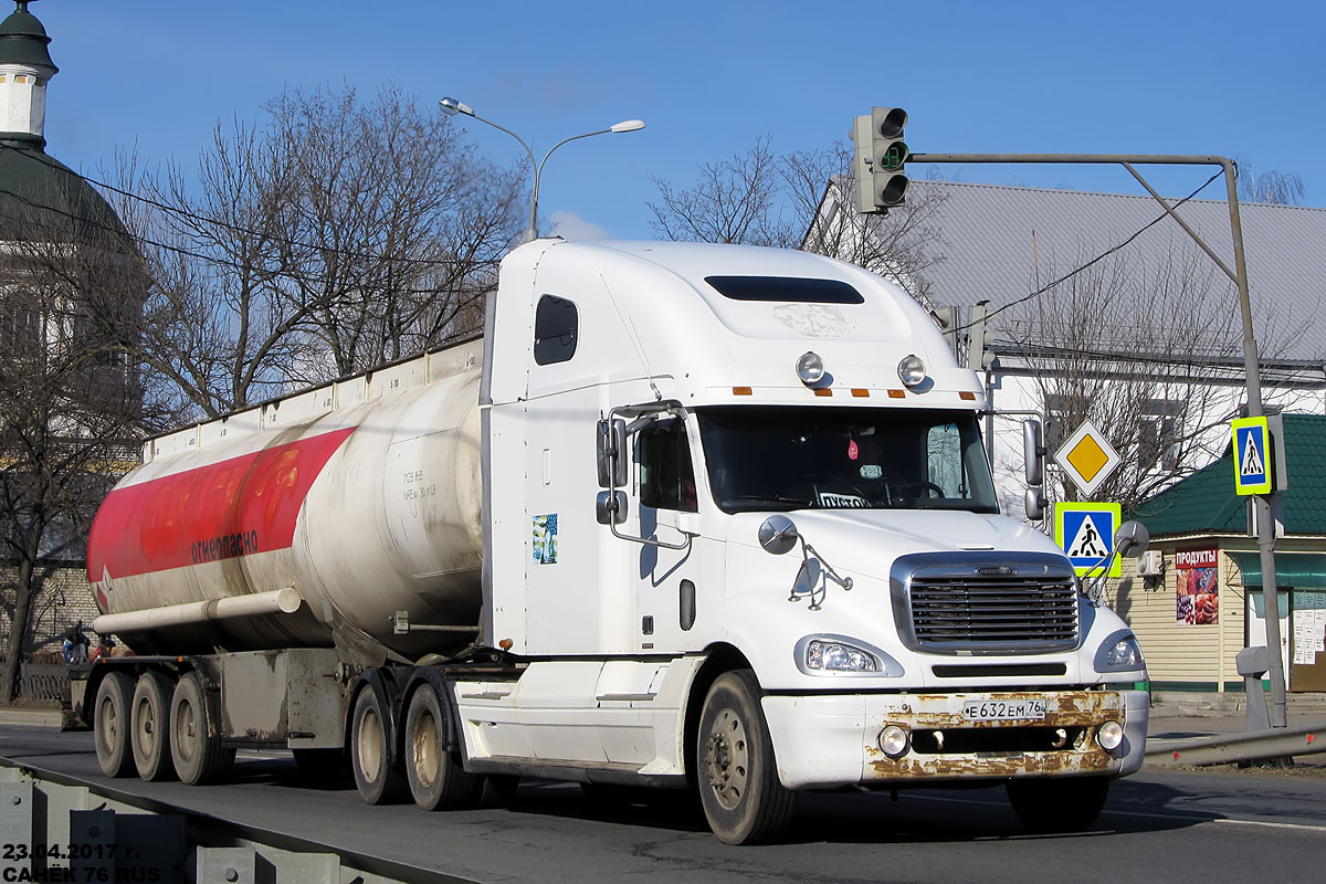 Ярославская область, № Е 632 ЕМ 76 — Freightliner Columbia