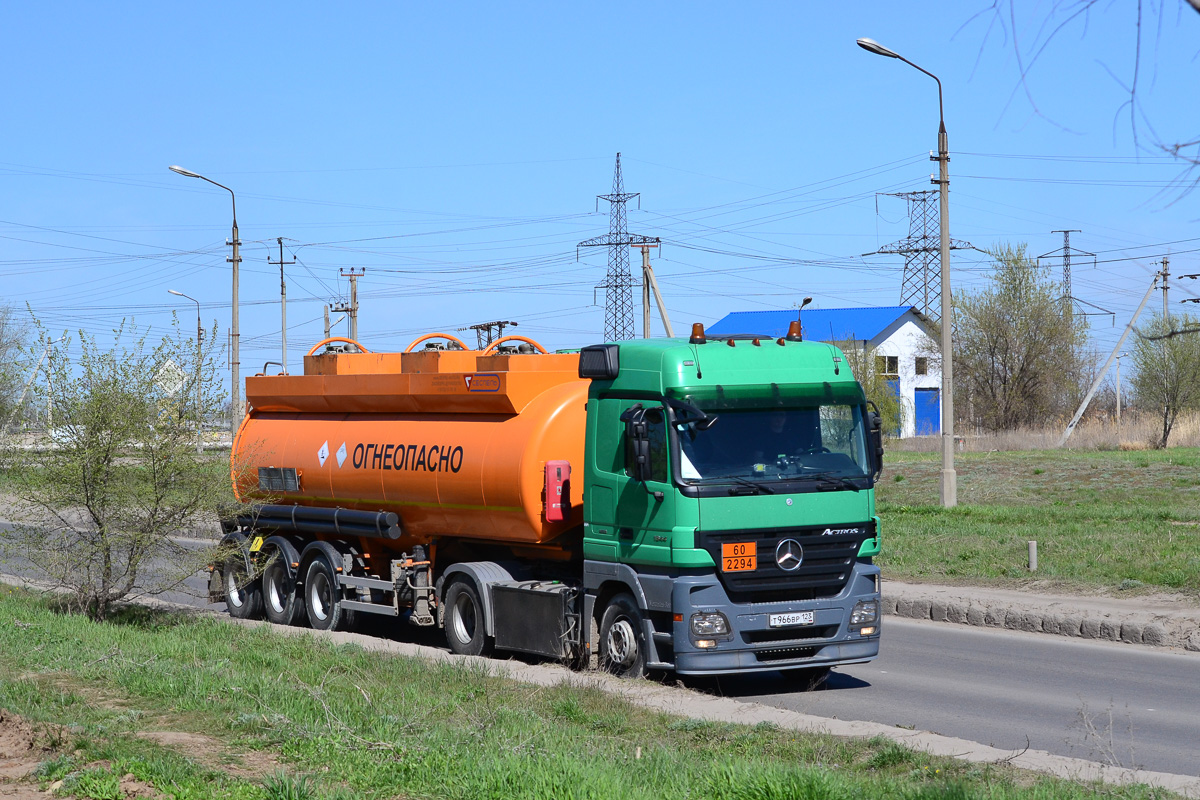 Краснодарский край, № Т 966 ВР 123 — Mercedes-Benz Actros ('2003) 1844