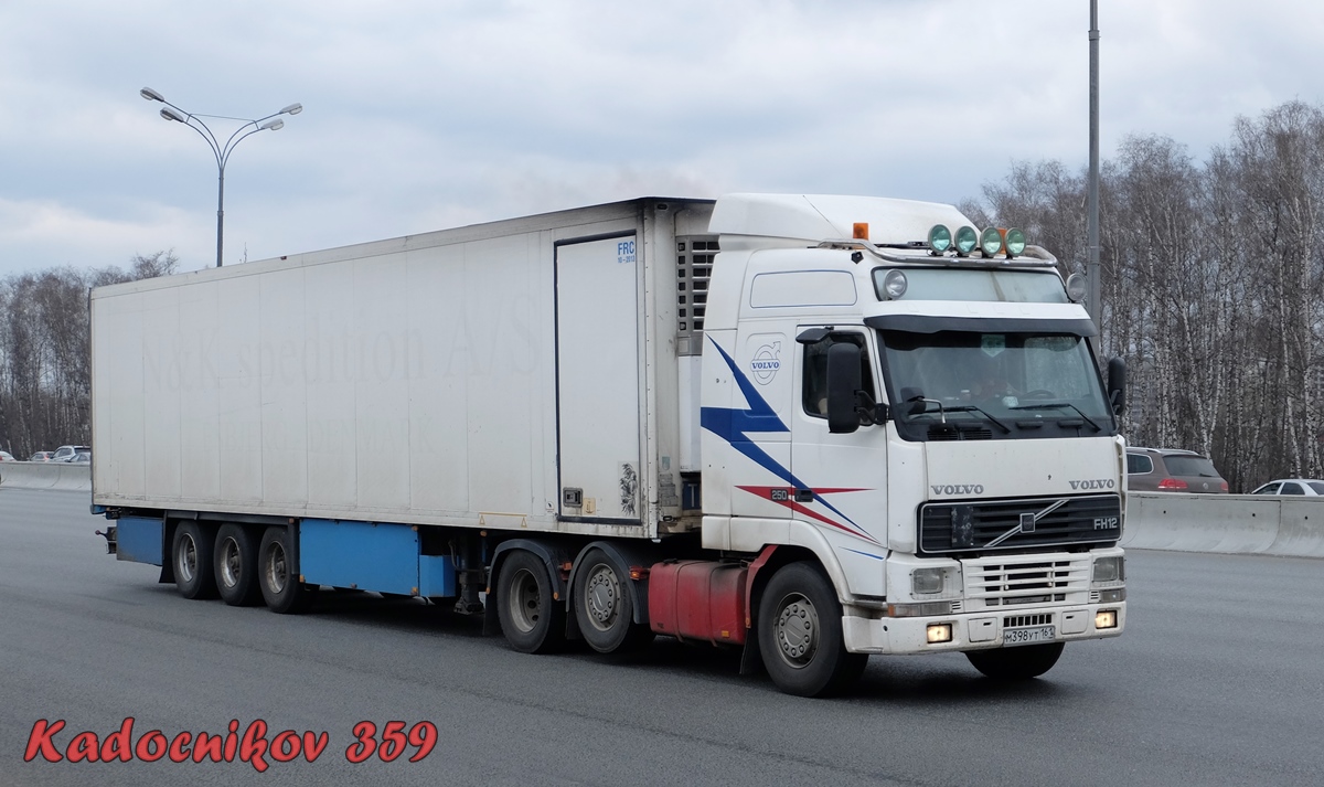 Ростовская область, № М 398 УТ 161 — Volvo ('1993) FH16.520