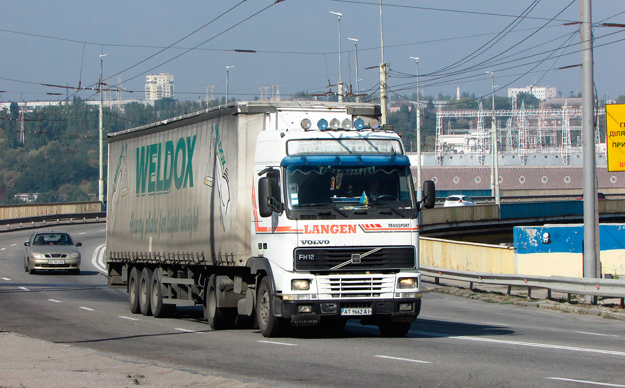 Ивано-Франковская область, № АТ 9662 АІ — Volvo ('1993) FH12.380