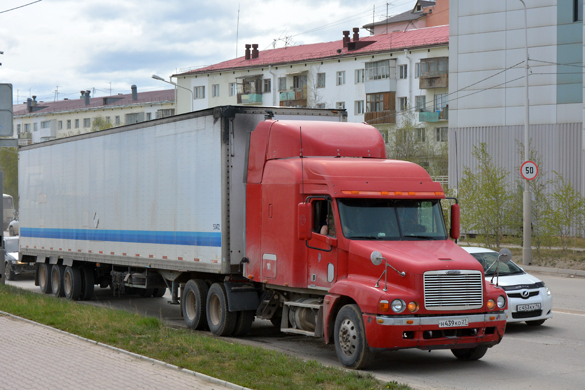 Хабаровский край, № Н 439 КО 27 — Freightliner Century Class