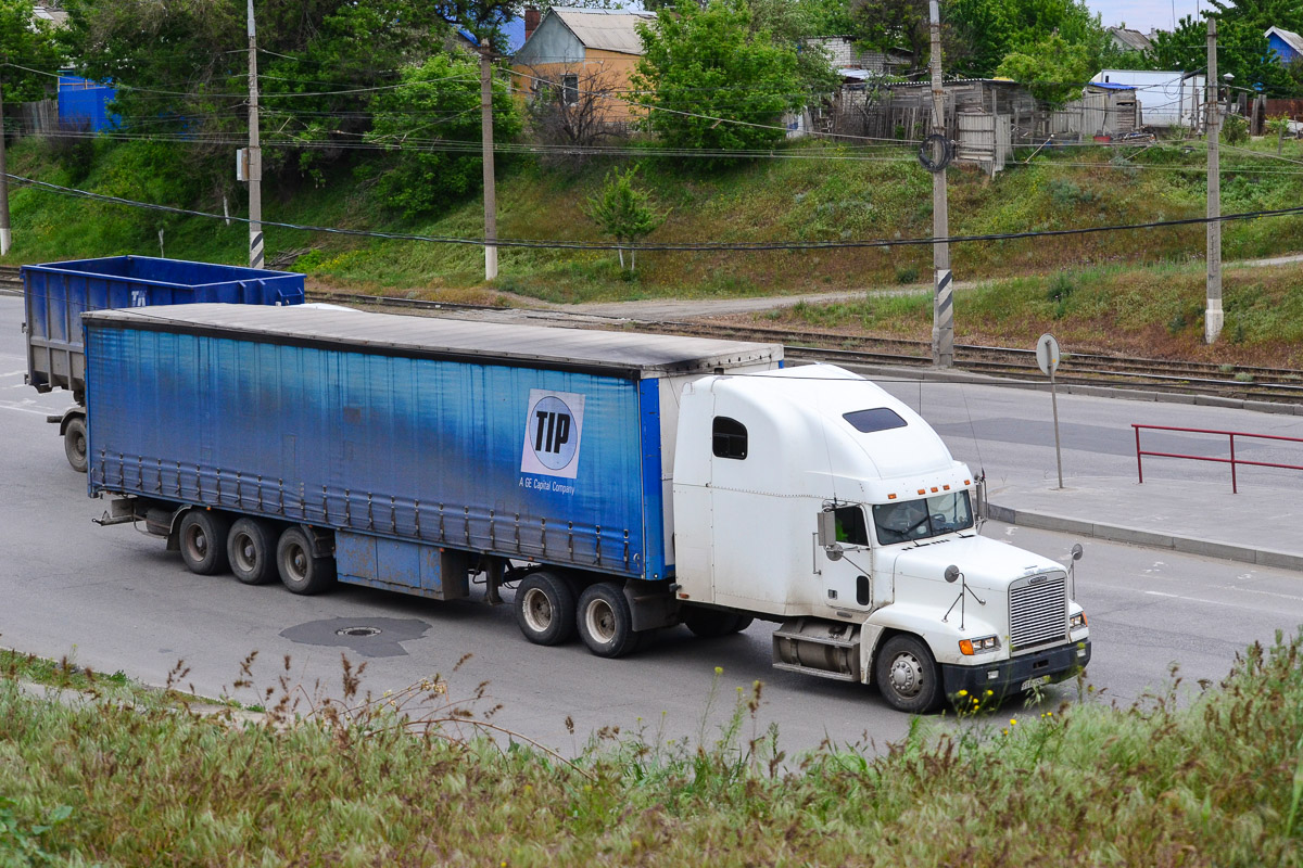 Ростовская область, № Т 119 КО 161 — Freightliner FLD