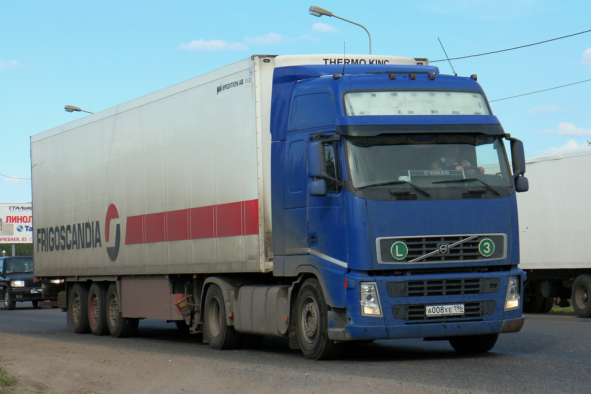 Омская область, № А 008 ХЕ 196 — Volvo ('2002) FH-Series