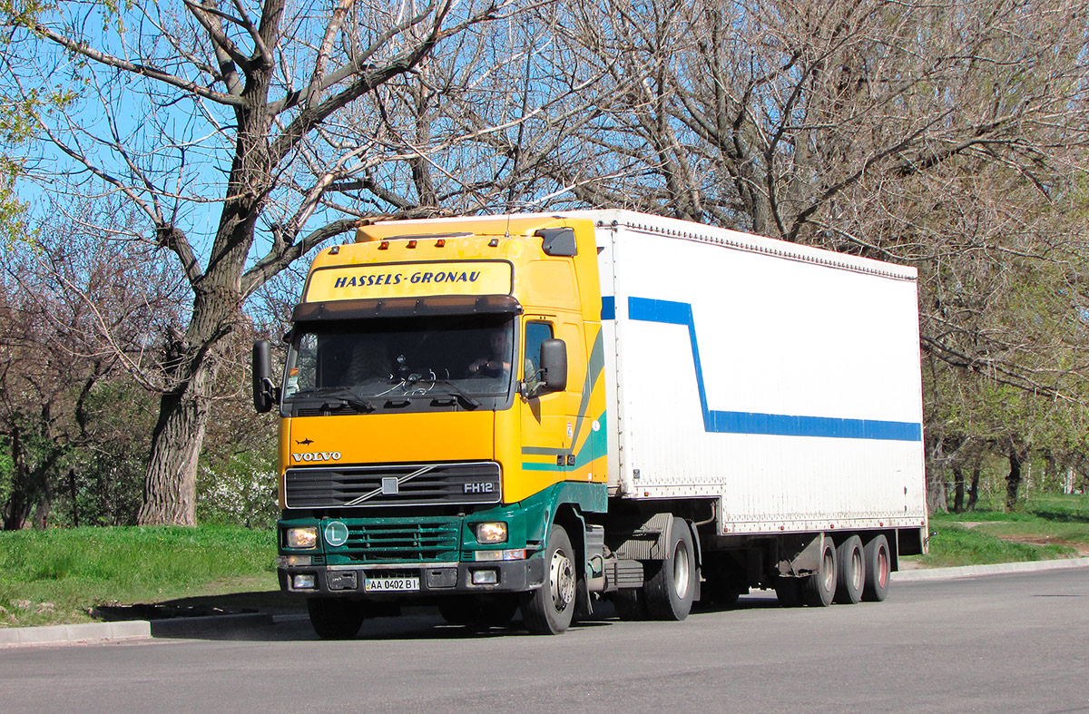 Киев, № АА 0402 ВІ — Volvo ('1993) FH12.420