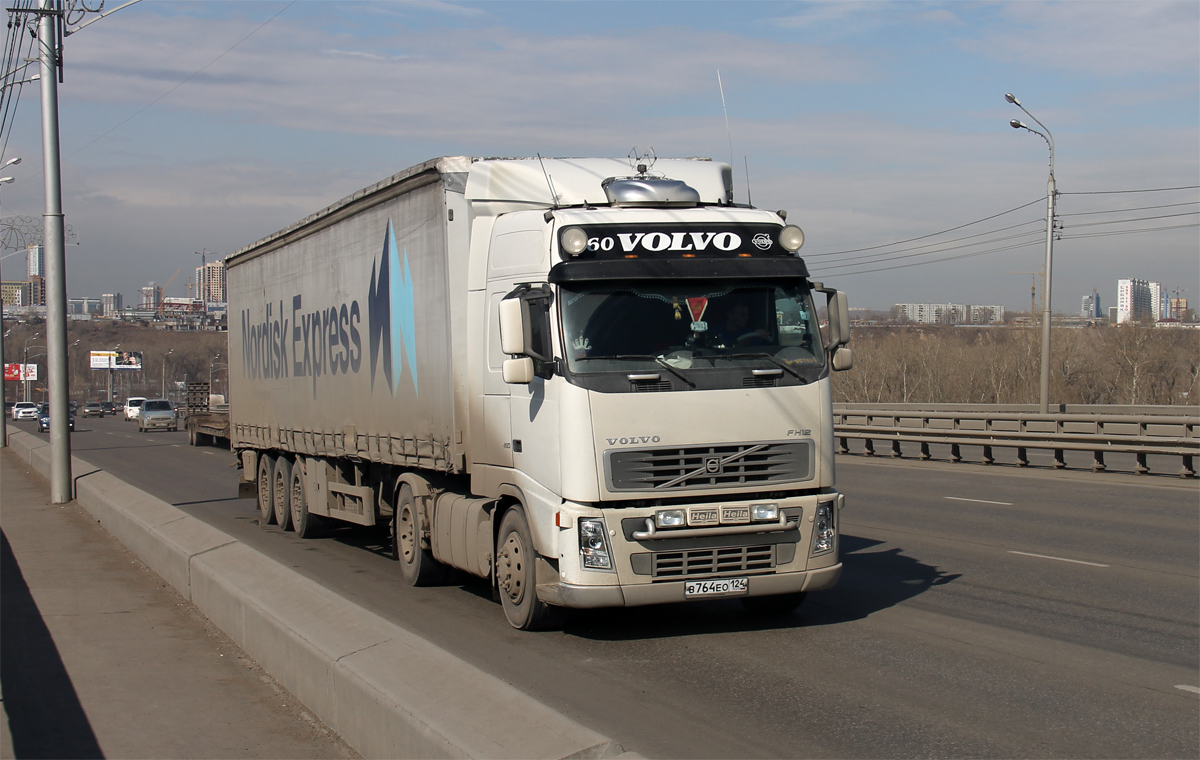 Красноярский край, № В 764 ЕО 124 — Volvo ('2002) FH12.460