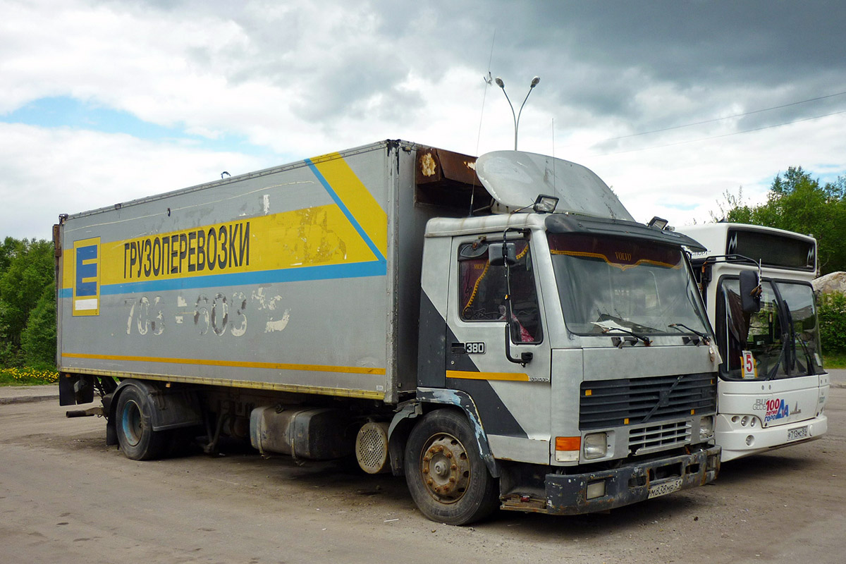 Мурманская область, № М 838 МВ 51 — Volvo FL12