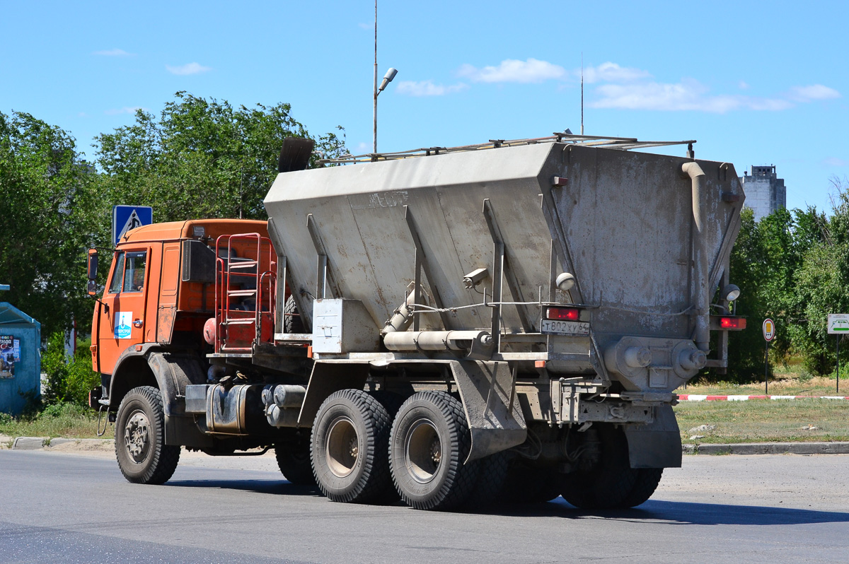 Саратовская область, № Т 802 ХУ 64 — КамАЗ-53228-15 [53228R]