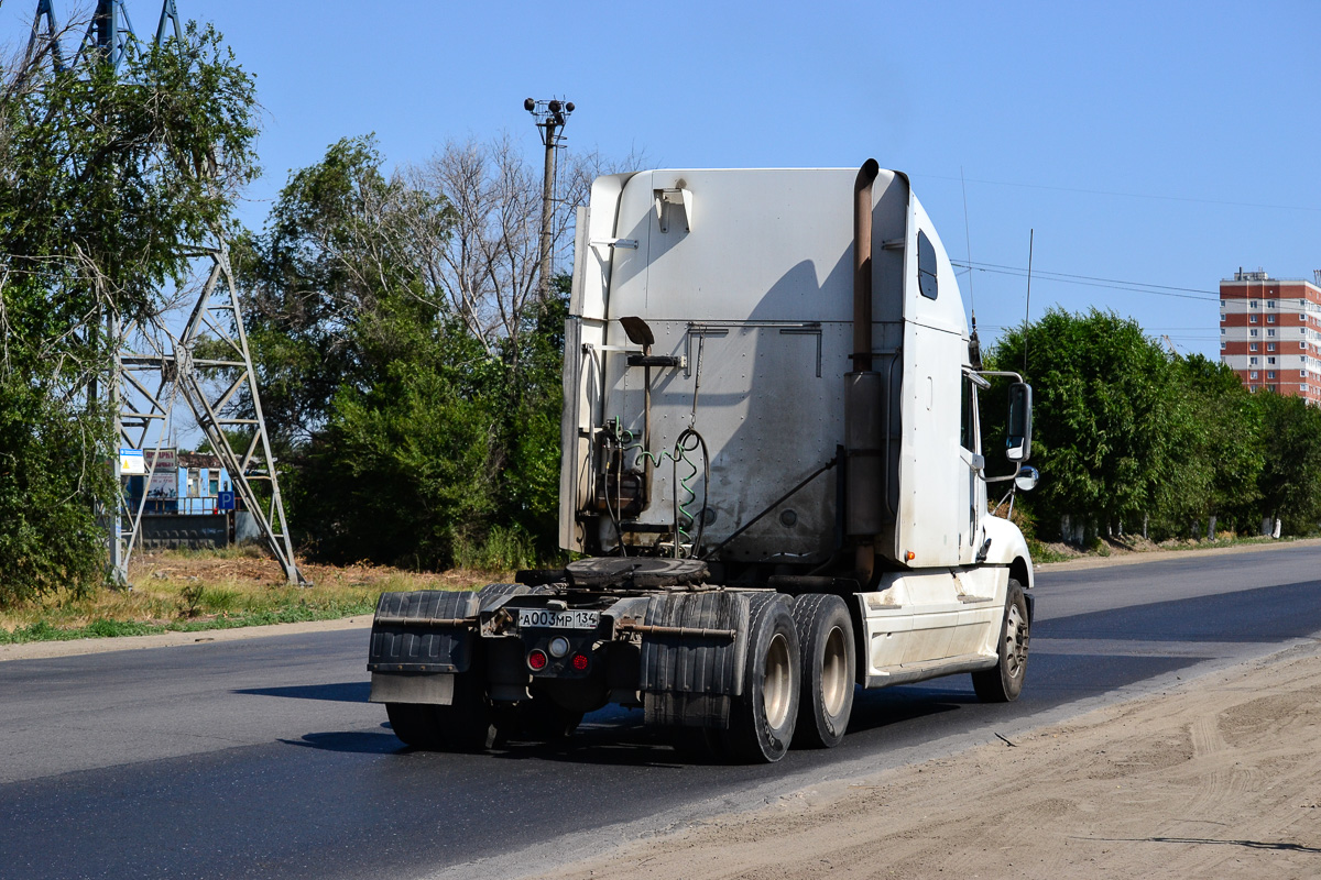 Волгоградская область, № А 003 МР 134 — Freightliner Columbia