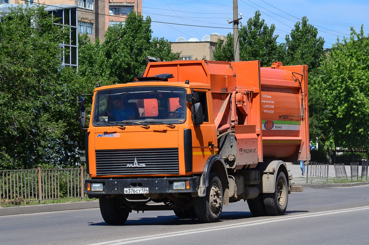 Волгоградская область, № В 376 СТ 134 — МАЗ-5337X2