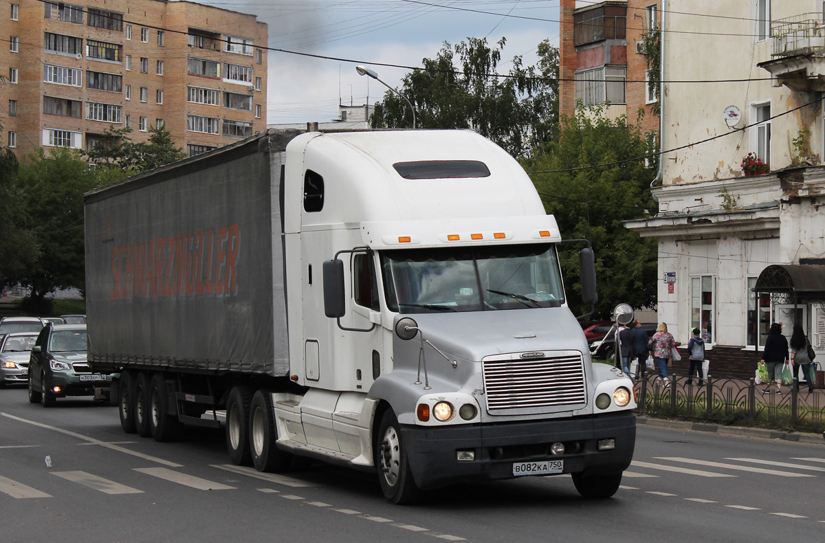 Московская область, № В 082 КА 750 — Freightliner Century Class