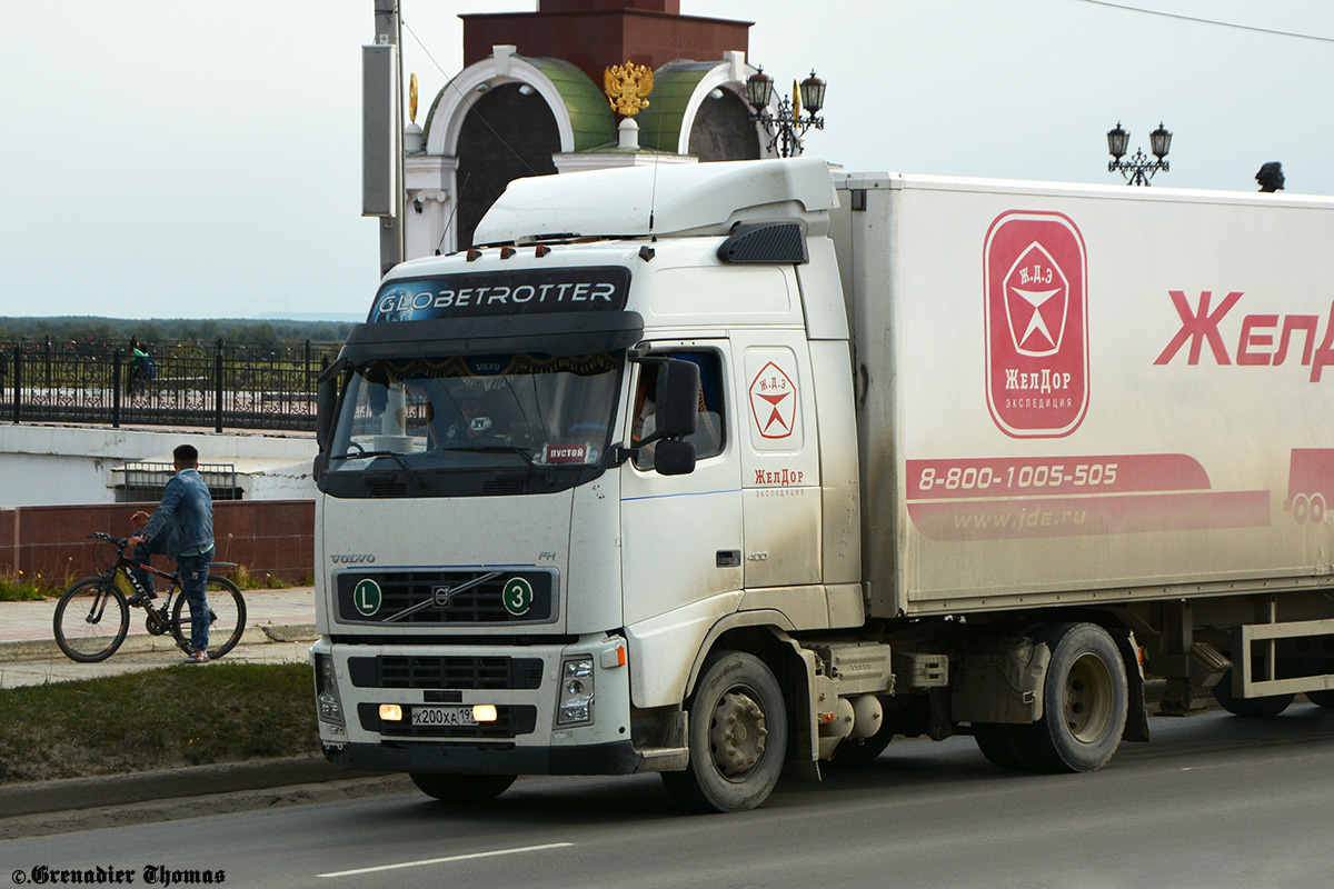 Москва, № Х 200 ХА 197 — Volvo ('2002) FH12.400