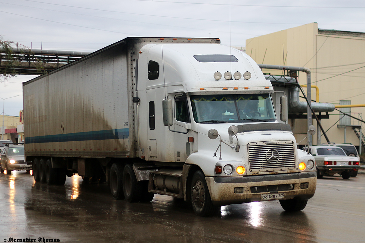 Приморский край, № О 818 ВУ 125 — Freightliner Century Class