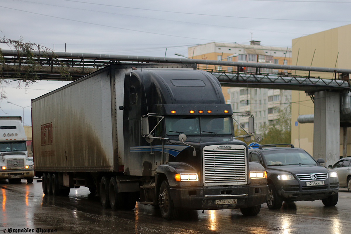 Приморский край, № С 717 ЕК 125 — Freightliner FLD 120