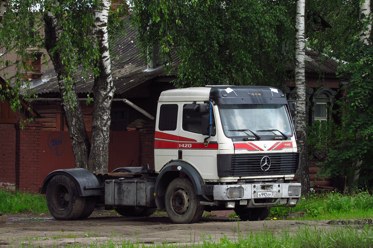 Ивановская область, № А 992 ОУ 37 — Mercedes-Benz SK (общ. мод.)