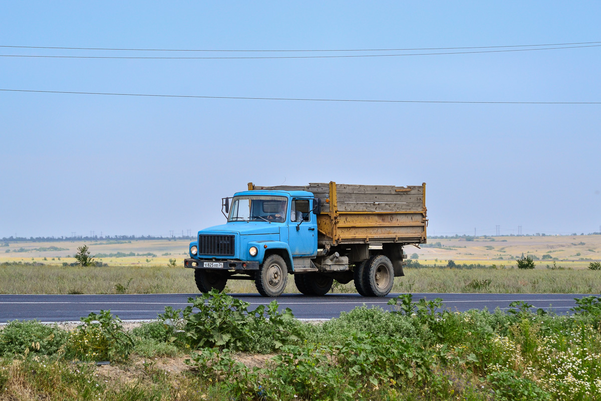 Волгоградская область, № Е 825 ХЕ 34 — ГАЗ-33072