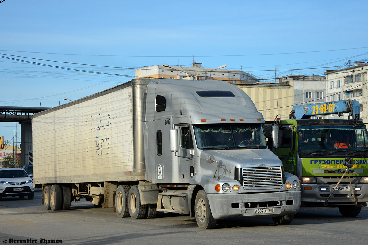 Приморский край, № А 582 ВЕ 125 — Freightliner Century Class