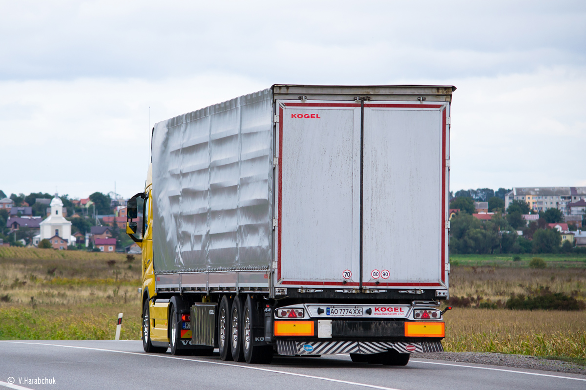 Словакия, № KS-722ED — Volvo ('2012) FH.460; Закарпатская область, № АО 7774 ХХ — Kögel SN24