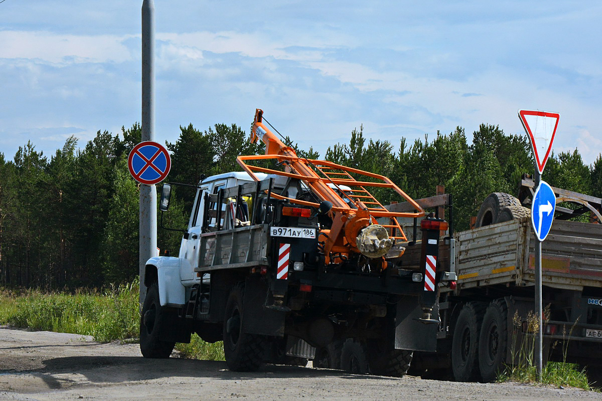 Ханты-Мансийский автоном.округ, № В 971 АУ 186 — ГАЗ-33081 «Садко»