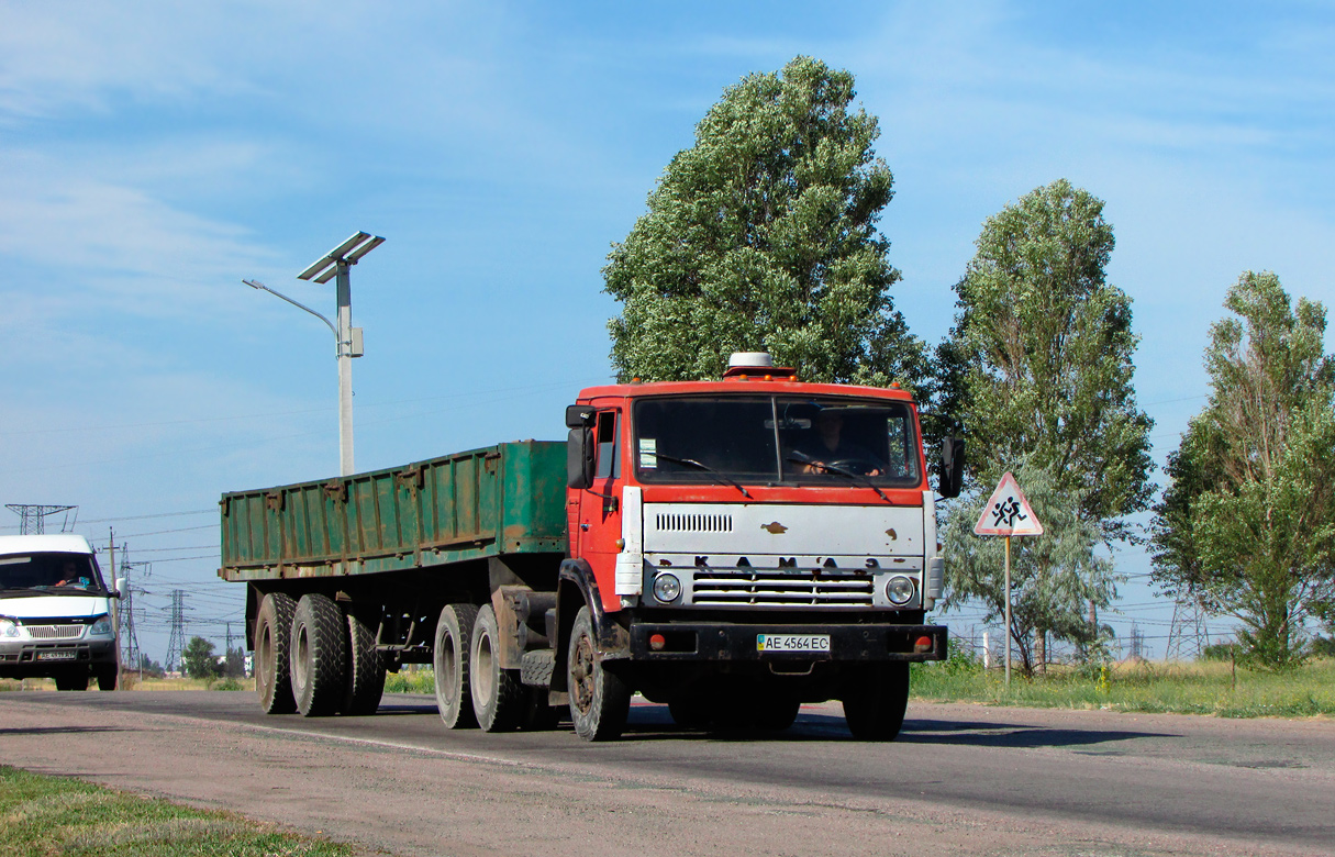 Днепропетровская область, № АЕ 4564 ЕС — КамАЗ-5410