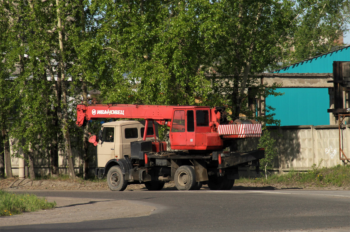 Красноярский край, № М 180 КР 124 — МАЗ-5337 [533700]