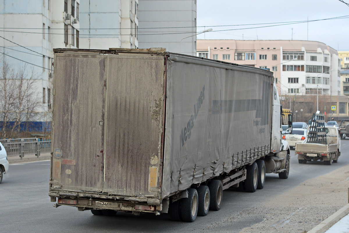 Ханты-Мансийский автоном.округ, № К 630 ВВ 186 — Freightliner Columbia