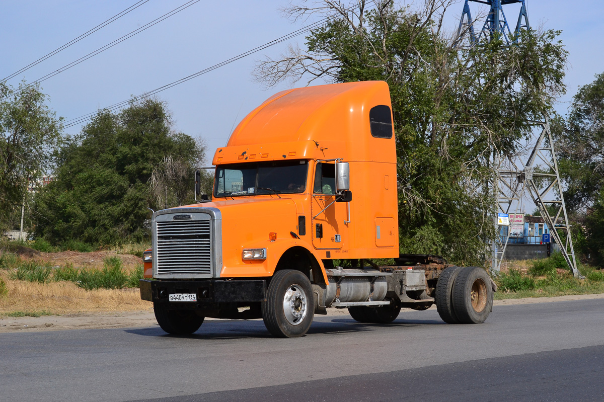 Волгоградская область, № В 440 УТ 134 — Freightliner FLD 120 SD