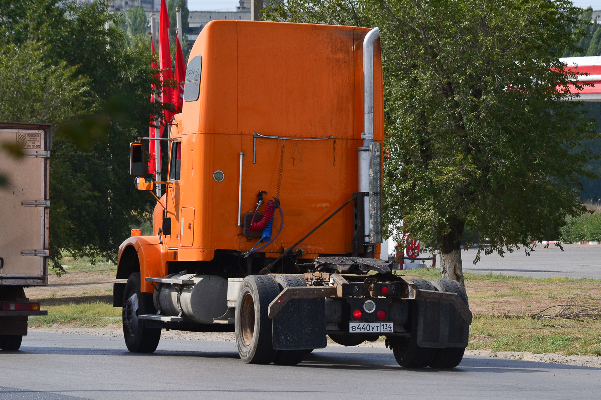 Волгоградская область, № В 440 УТ 134 — Freightliner FLD 120 SD