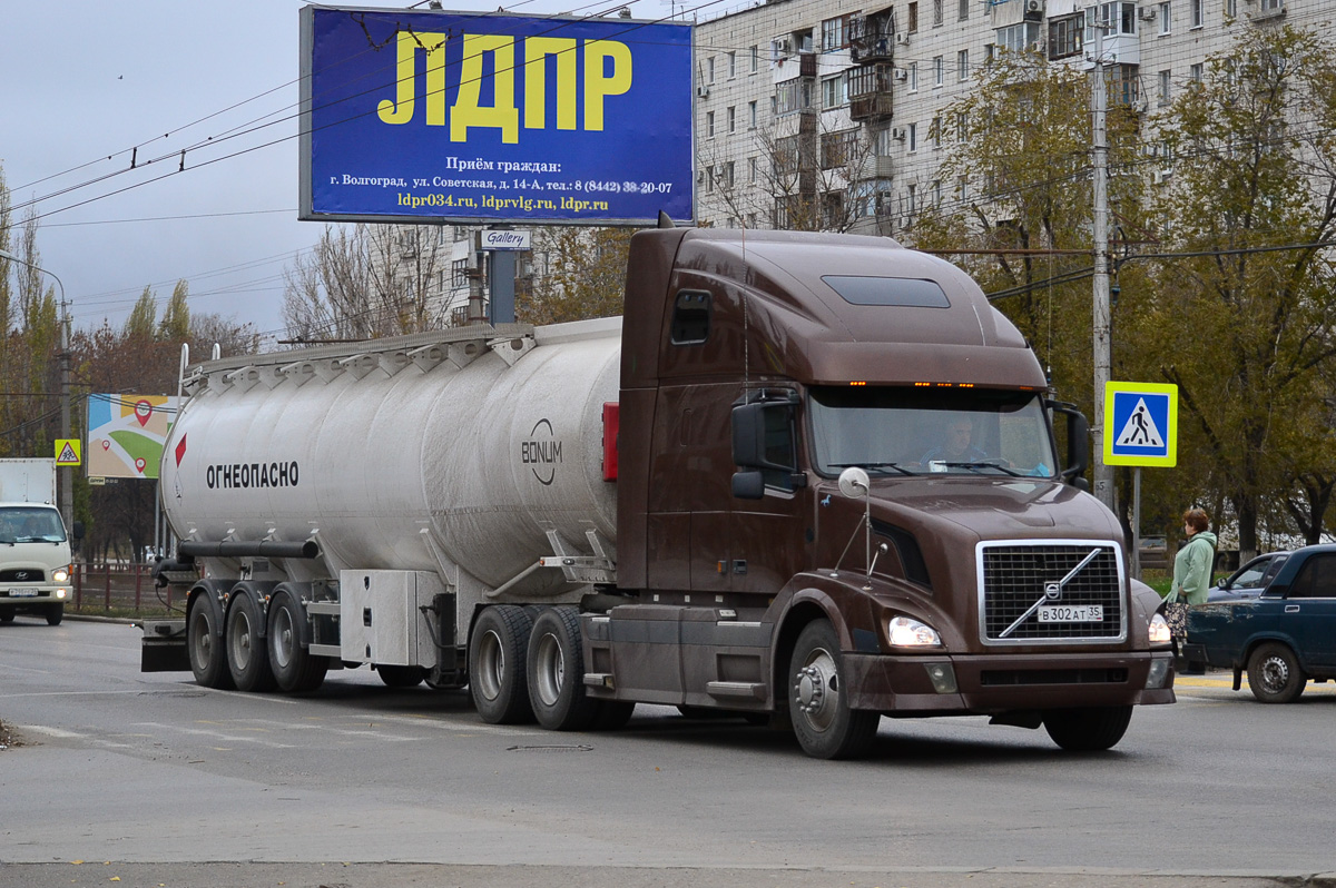 Вологодская область, № В 302 АТ 35 — Volvo VNL670