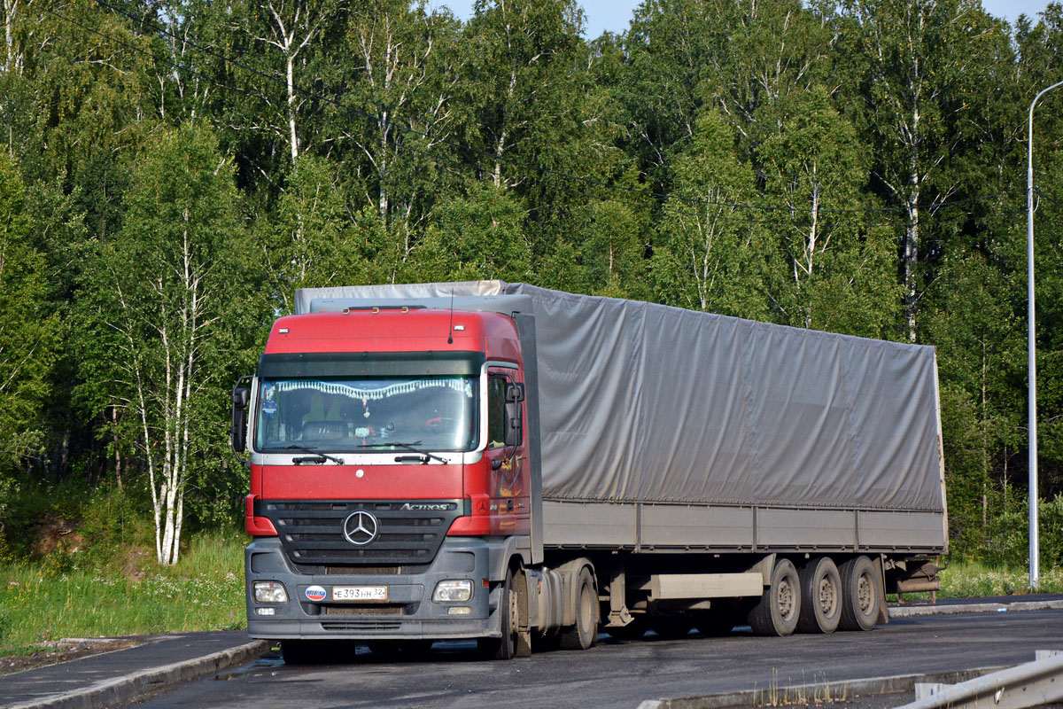 Брянская область, № Е 393 НН 32 — Mercedes-Benz Actros ('2003) 1841