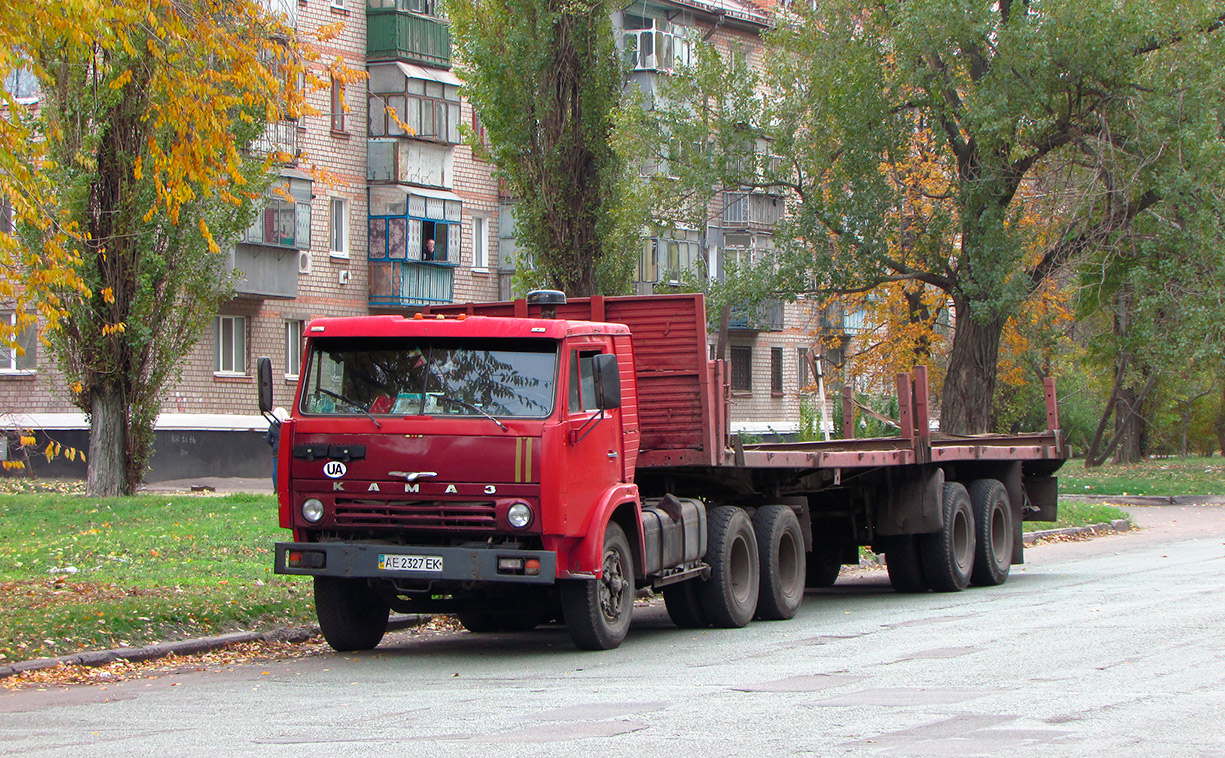 Днепропетровская область, № АЕ 2327 ЕК — КамАЗ-5410