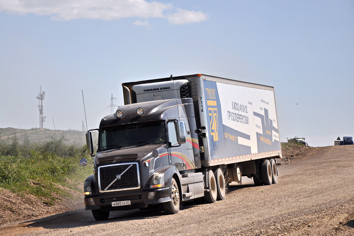 Хабаровский край, № В 885 ТК 27 — Volvo VNL630