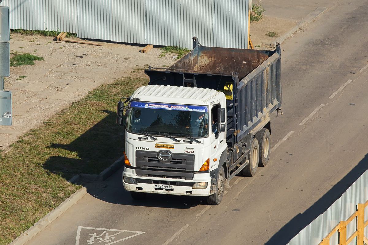 Иркутская область, № М 121 ММ 38 — Hino 700