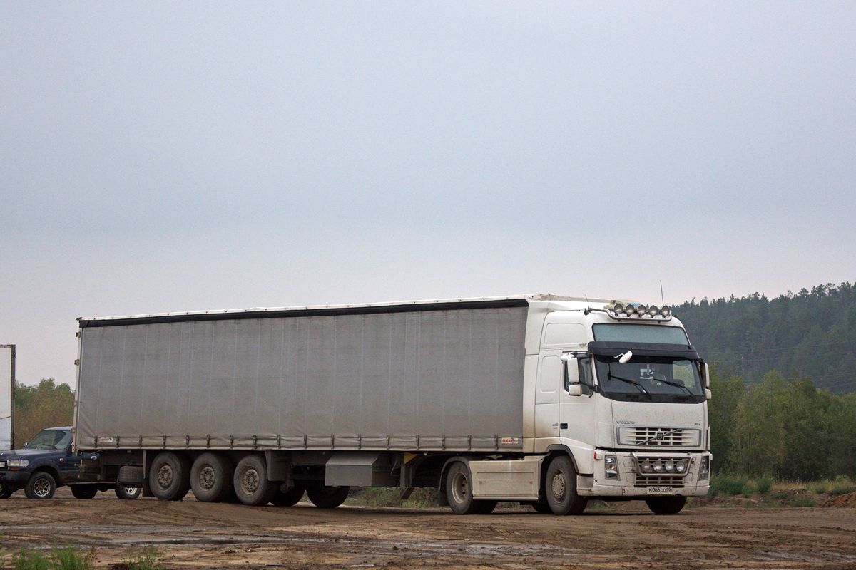 Сахалинская область, № М 066 ОО 65 — Volvo ('2002) FH12.440