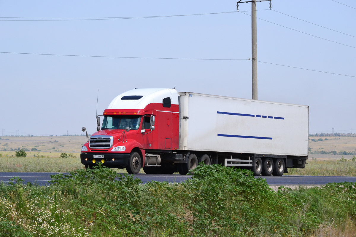 Марий Эл, № С 225 АК 12 — Freightliner Columbia