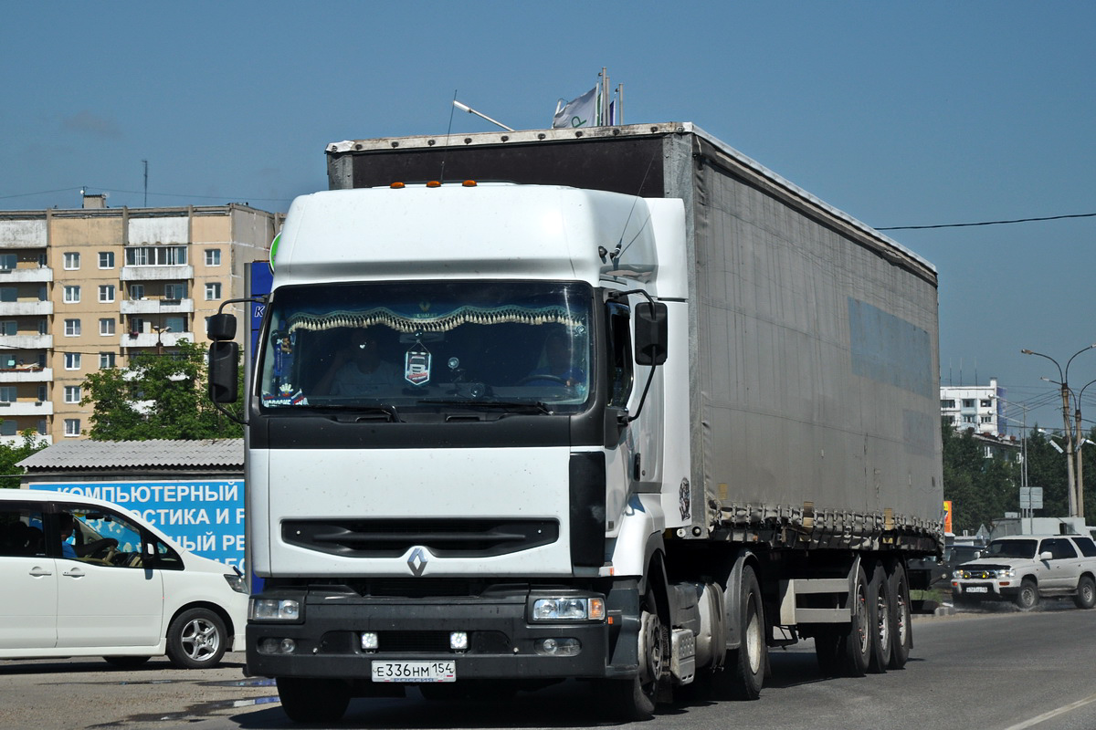 Новосибирская область, № Е 336 НМ 154 — Renault Premium ('1996)