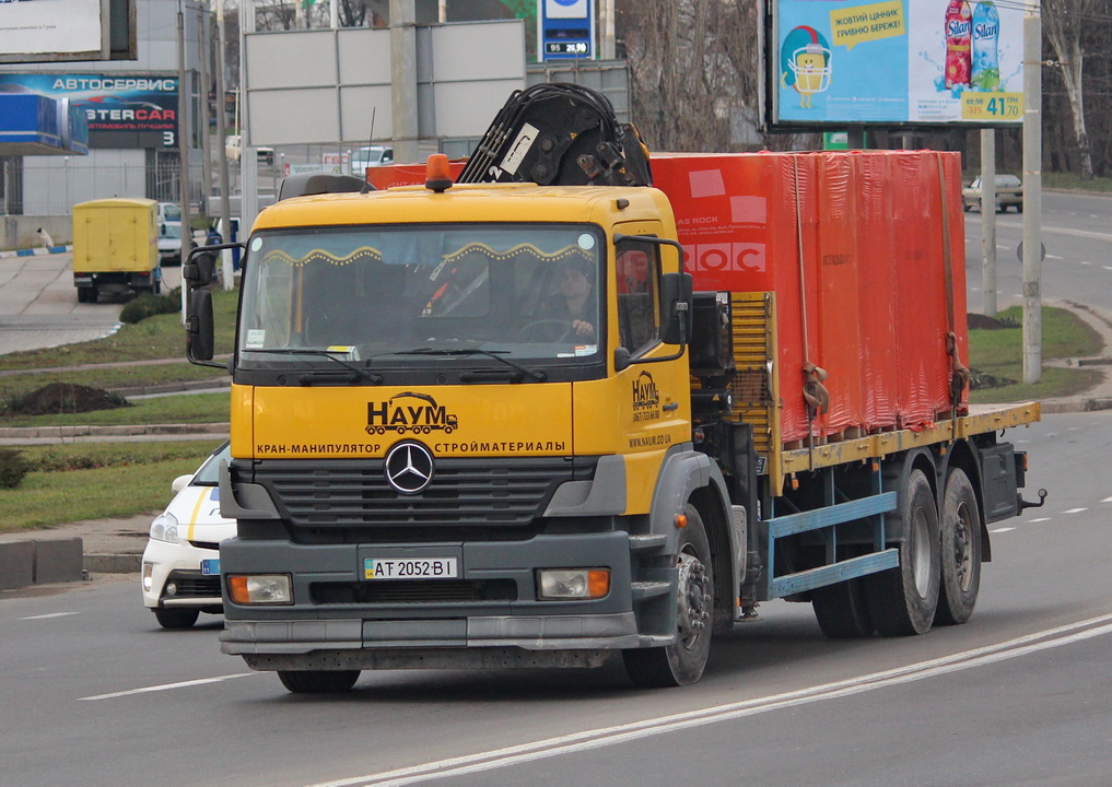 Одесская область, № АТ 2052 ВІ — Mercedes-Benz Atego 2528