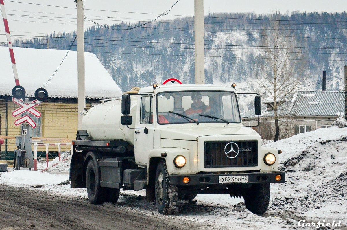 Кемеровская область, № В 823 ОО 42 — ГАЗ-3309