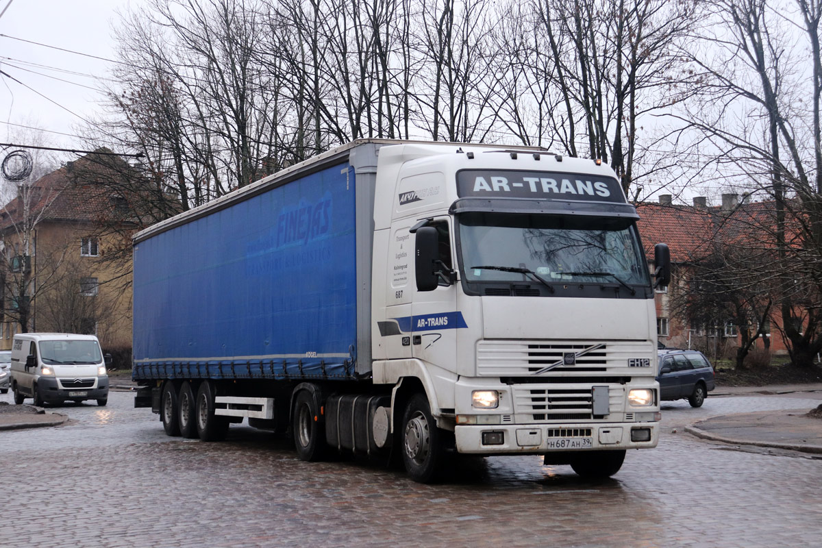 Калининградская область, № Н 687 АН 39 — Volvo ('1993) FH12.420