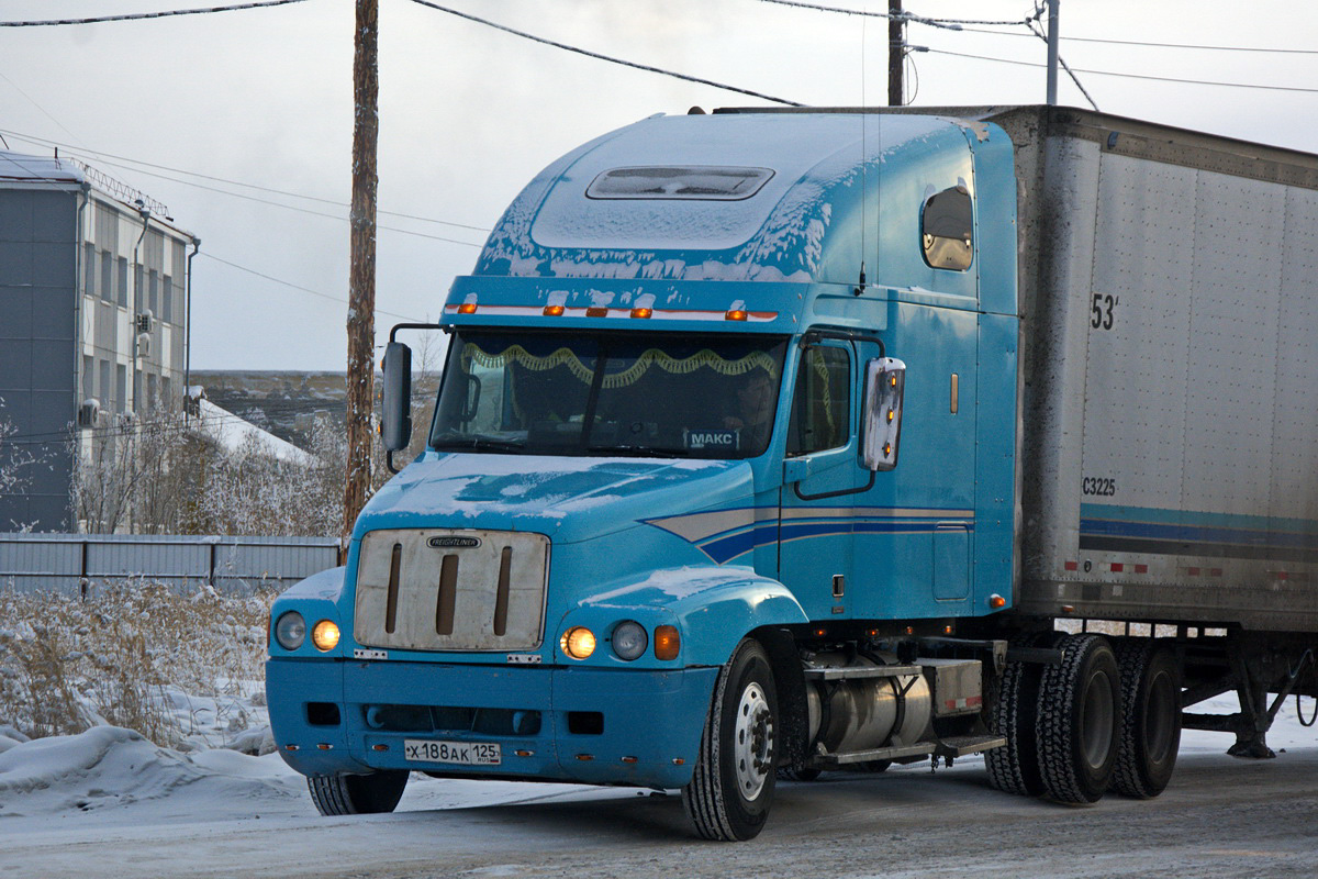 Приморский край, № Х 188 АК 125 — Freightliner Century Class