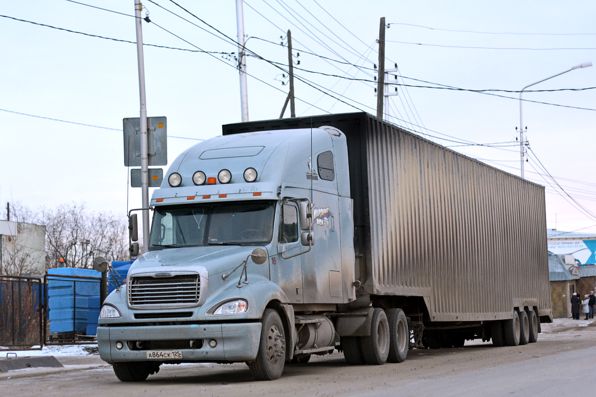 Приморский край, № А 864 СК 125 — Freightliner Columbia